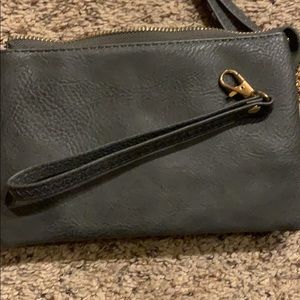 Women’s crossbody/wristlet